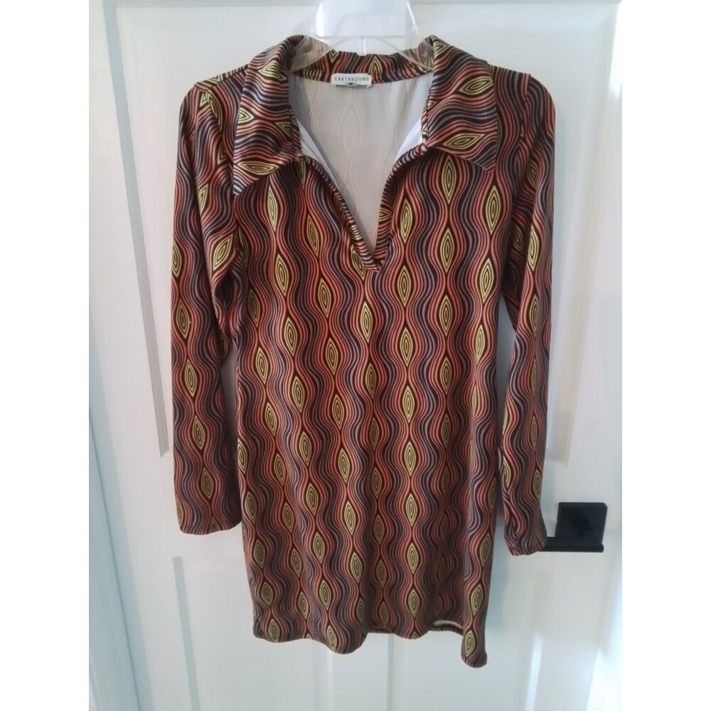 WOMEN'S EARTHBOUND LONG SLEEVE DRESS SHIRT. SIZE MEDIUM.